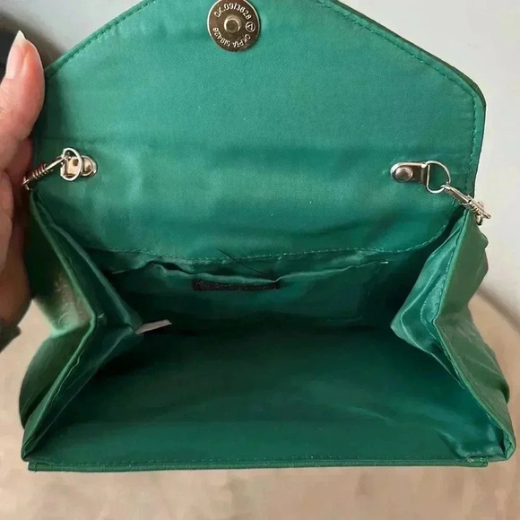 Cute green leather clutch hand bag, perfect for a night out. Light weight. - Picture 4 of 6